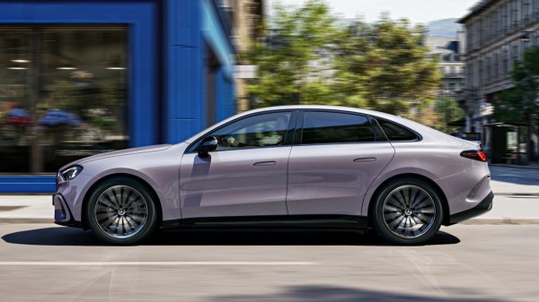Дебютировал упрощенный Mercedes-Benz C-класса electric