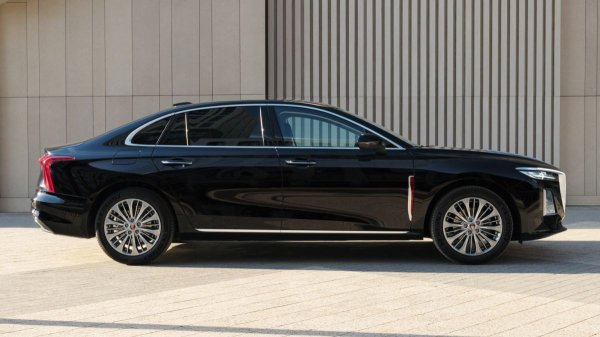 Обновленный седан Hongqi H5 прибыл в Россию: известна цена Обновленный седан Hongqi H5 прибыл в Россию: известна цена