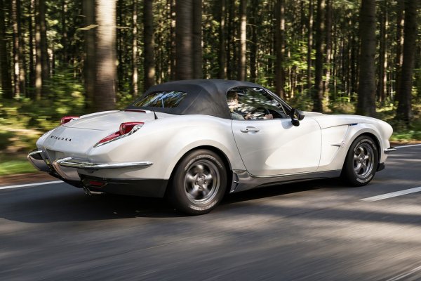 Mazda MX-5 станет родстером Mitsuoka LA1 в стиле Chevrolet Corvette C1
