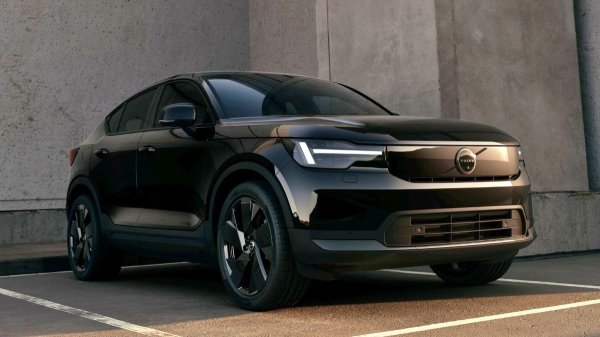 Компания Volvo обновила свое долгоиграющее 40-е семейство Компания Volvo обновила свое долгоиграющее 40-е семейство