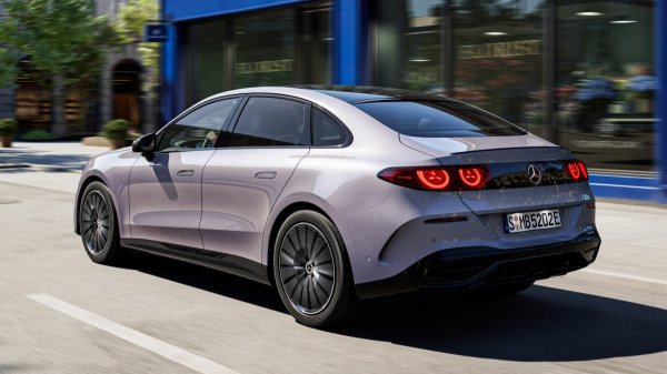 Дебютировал упрощенный Mercedes-Benz C-класса electric