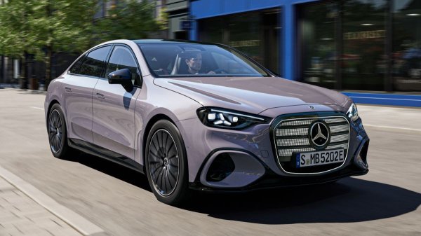 Дебютировал упрощенный Mercedes-Benz C-класса electric