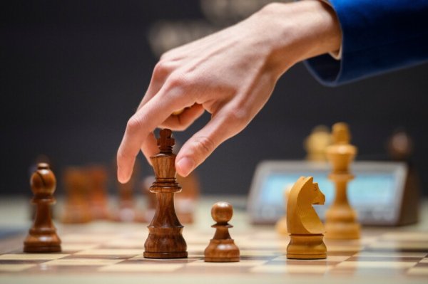 Крамник против FIDE: иск на 675 тысяч, дисквалификация и тень шахматиста, которого уже нет